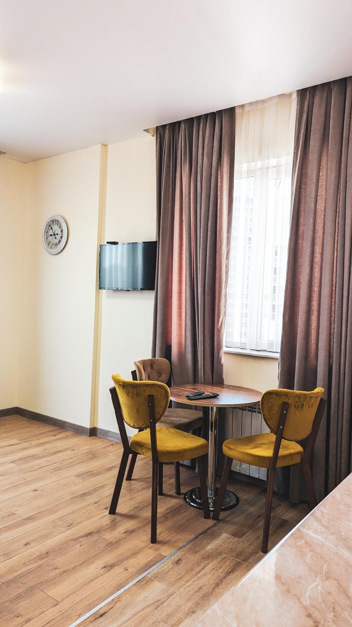 Gg Aparthotel Batumi Bagian luar foto